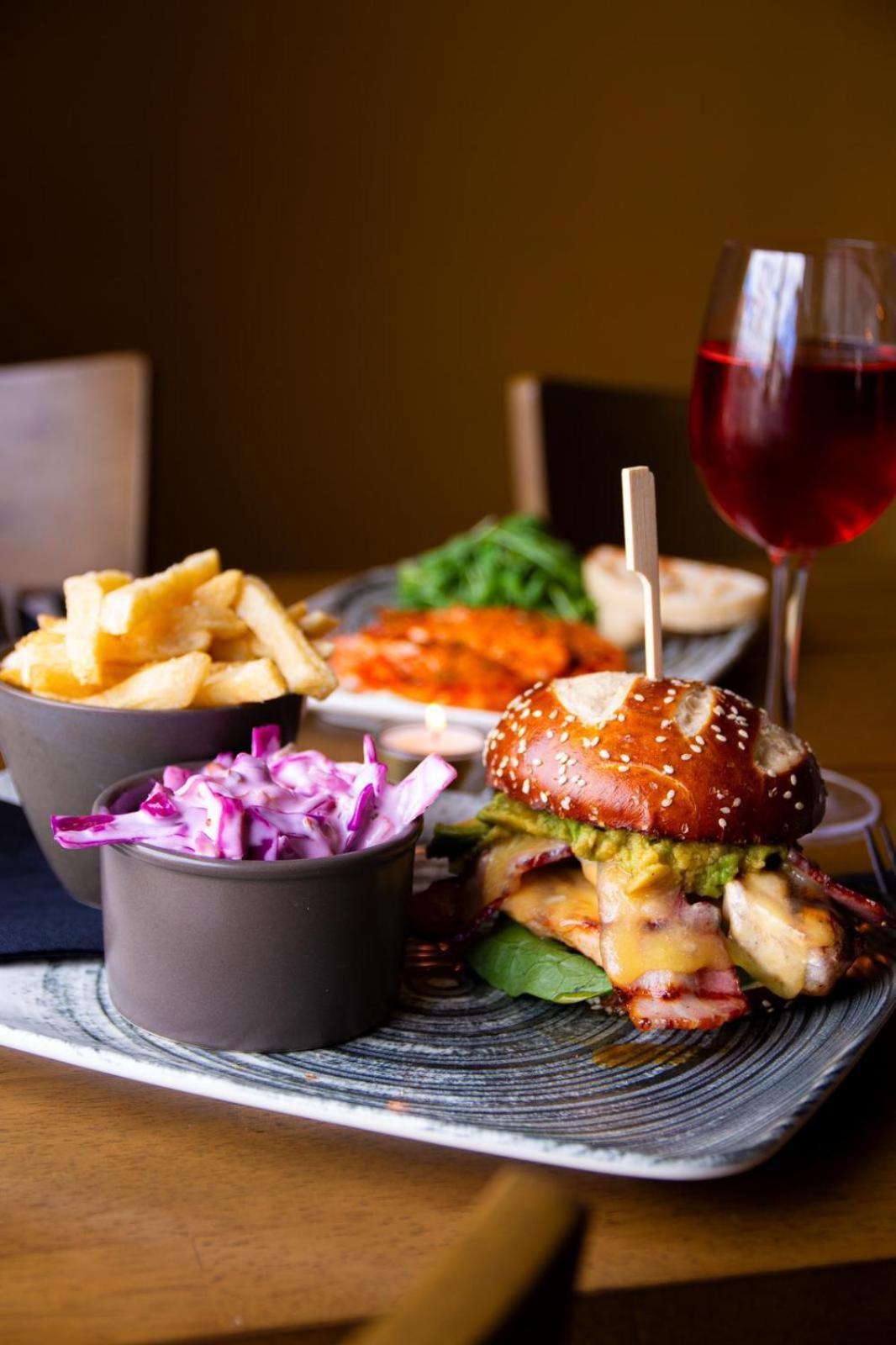 The Kings Head Inn, Home Of The Acle Steak 外观 照片